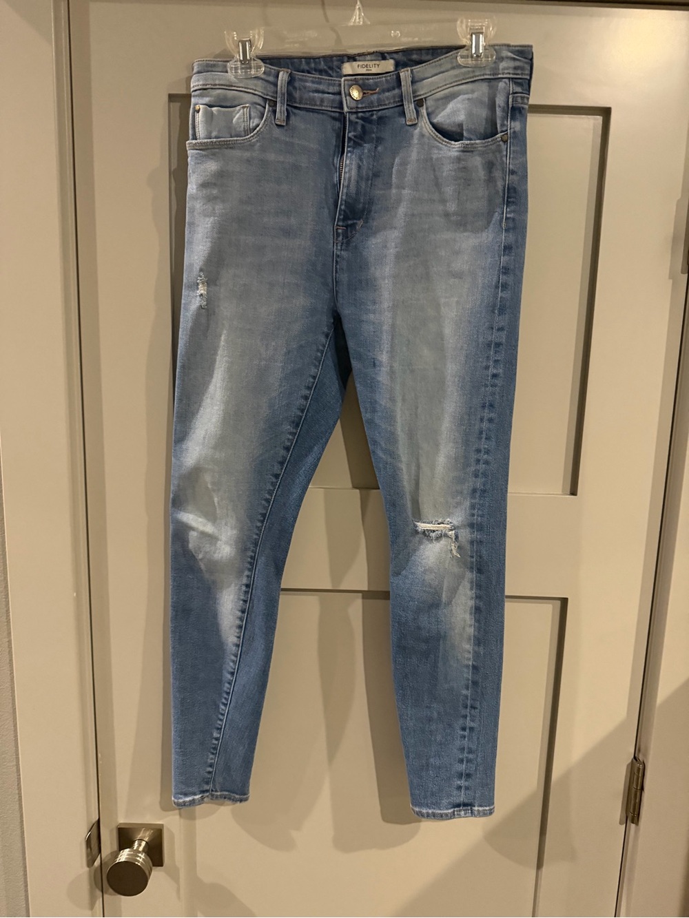 Fidelity Gwen Super Skinny women’s 28! Excellent condition!
